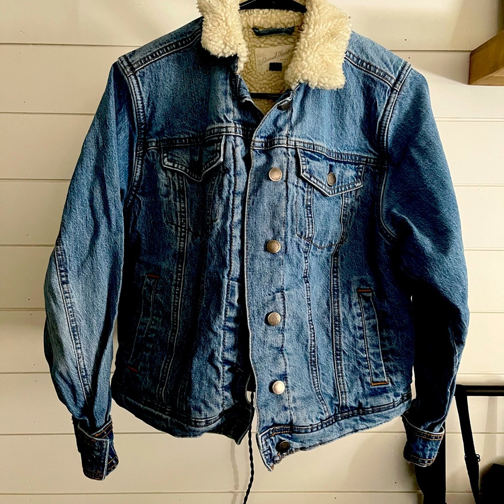 Jean jacket with fur